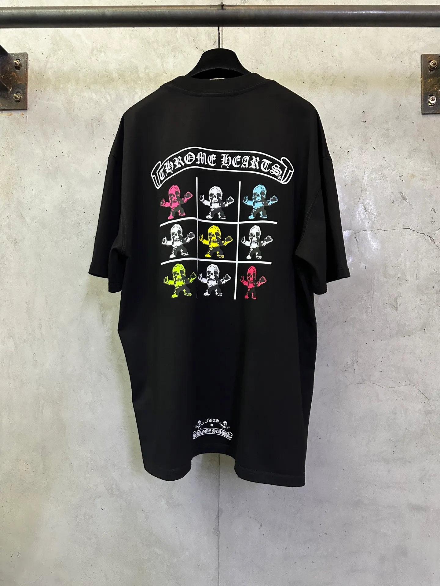 P260 Chrome Hearts 25ss foti system black color nine-square grid round neck short-sleeved T-shirt. Fabric is high-definition and super heavy. Cotton double yarn compact Xinjiang cotton. Weight 400g. Paired with 2*2 Salona rib. 420g. Clean cloth. Clear texture. Tight feel. Stiff. High color fastness. No deformation. No discoloration. Customized hardware. Thread. Accessories. Matching. Same style for men and women. -Color: Black White -Size: XS S M L XL